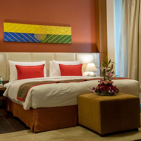 Ramada Plaza by Wyndham Pune Hinjewadi Dapuri Bagian luar foto