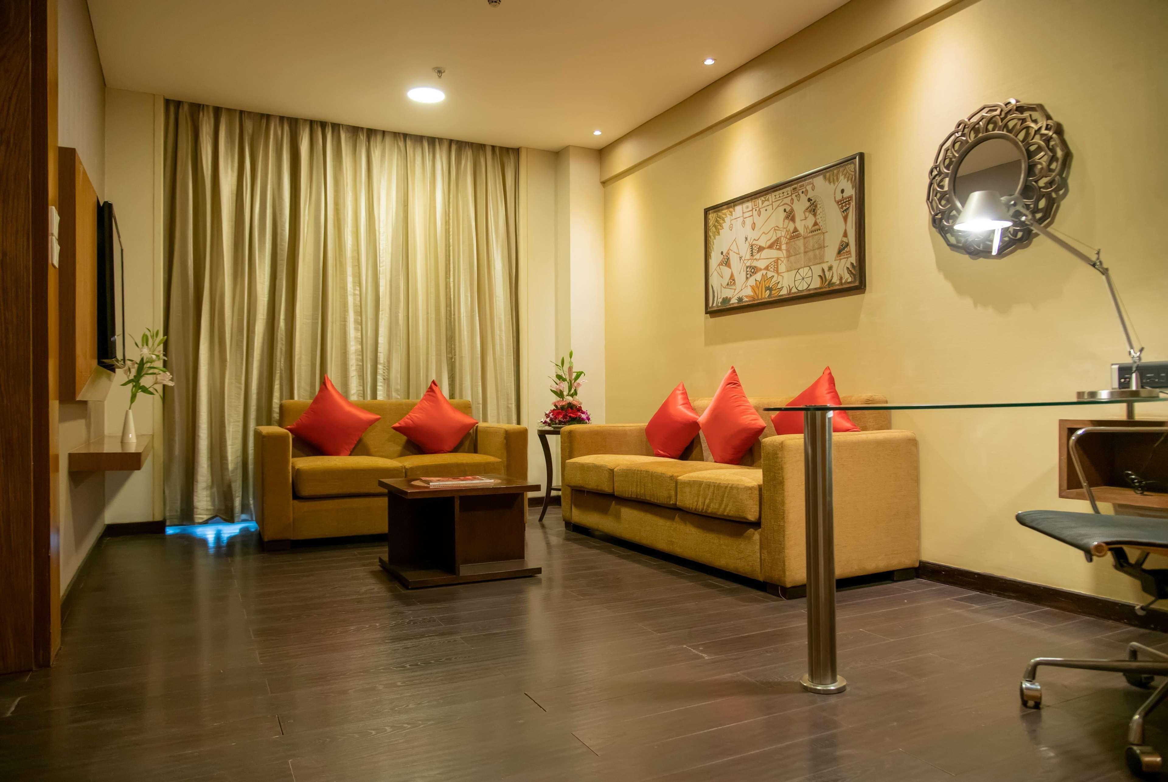 Ramada Plaza by Wyndham Pune Hinjewadi Dapuri Bagian luar foto