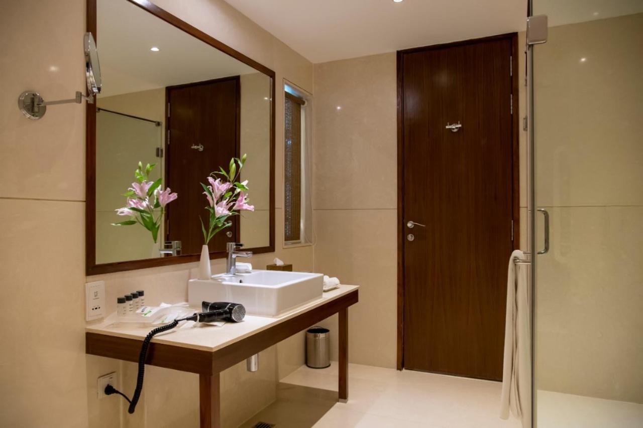 Ramada Plaza by Wyndham Pune Hinjewadi Dapuri Bagian luar foto