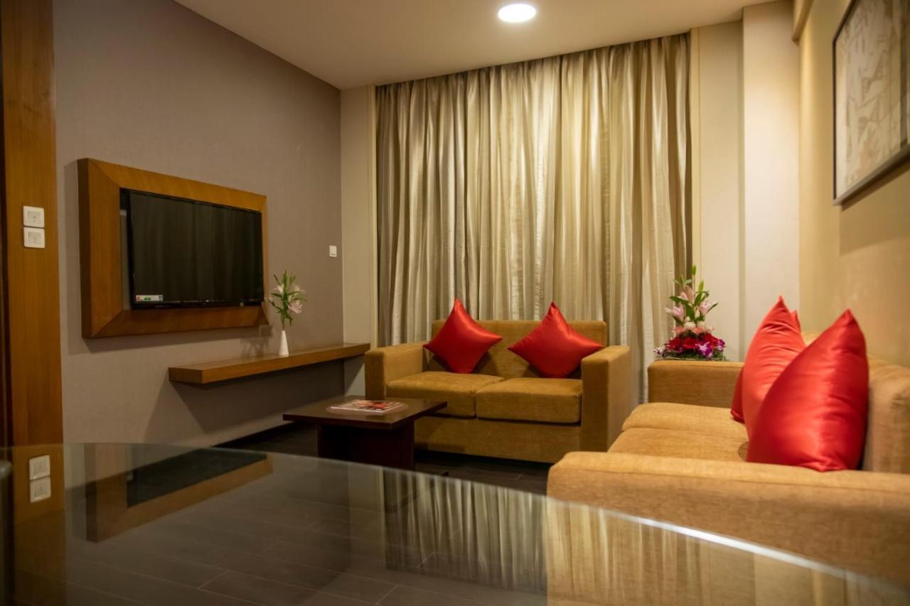 Ramada Plaza by Wyndham Pune Hinjewadi Dapuri Bagian luar foto