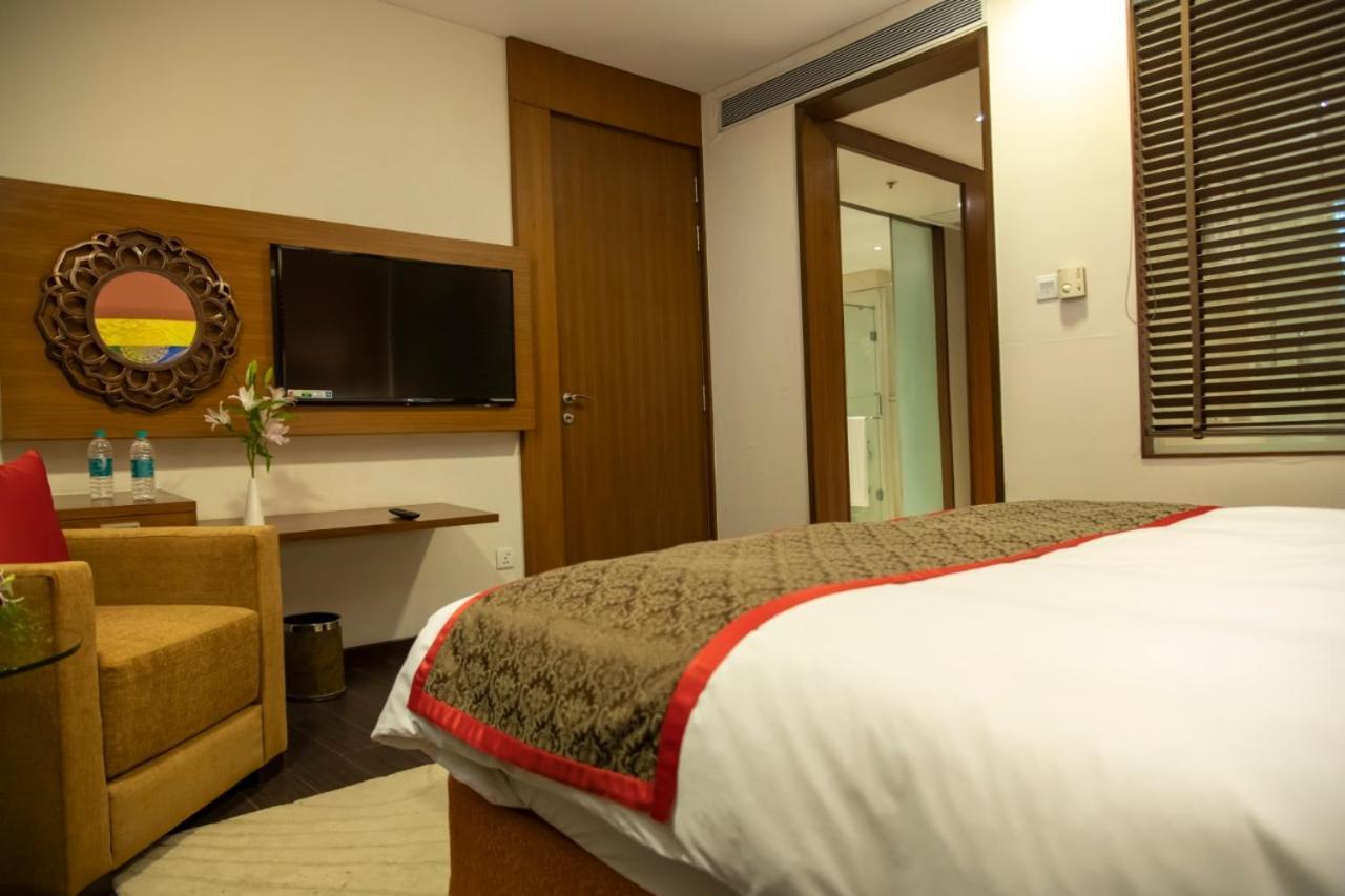 Ramada Plaza by Wyndham Pune Hinjewadi Dapuri Bagian luar foto